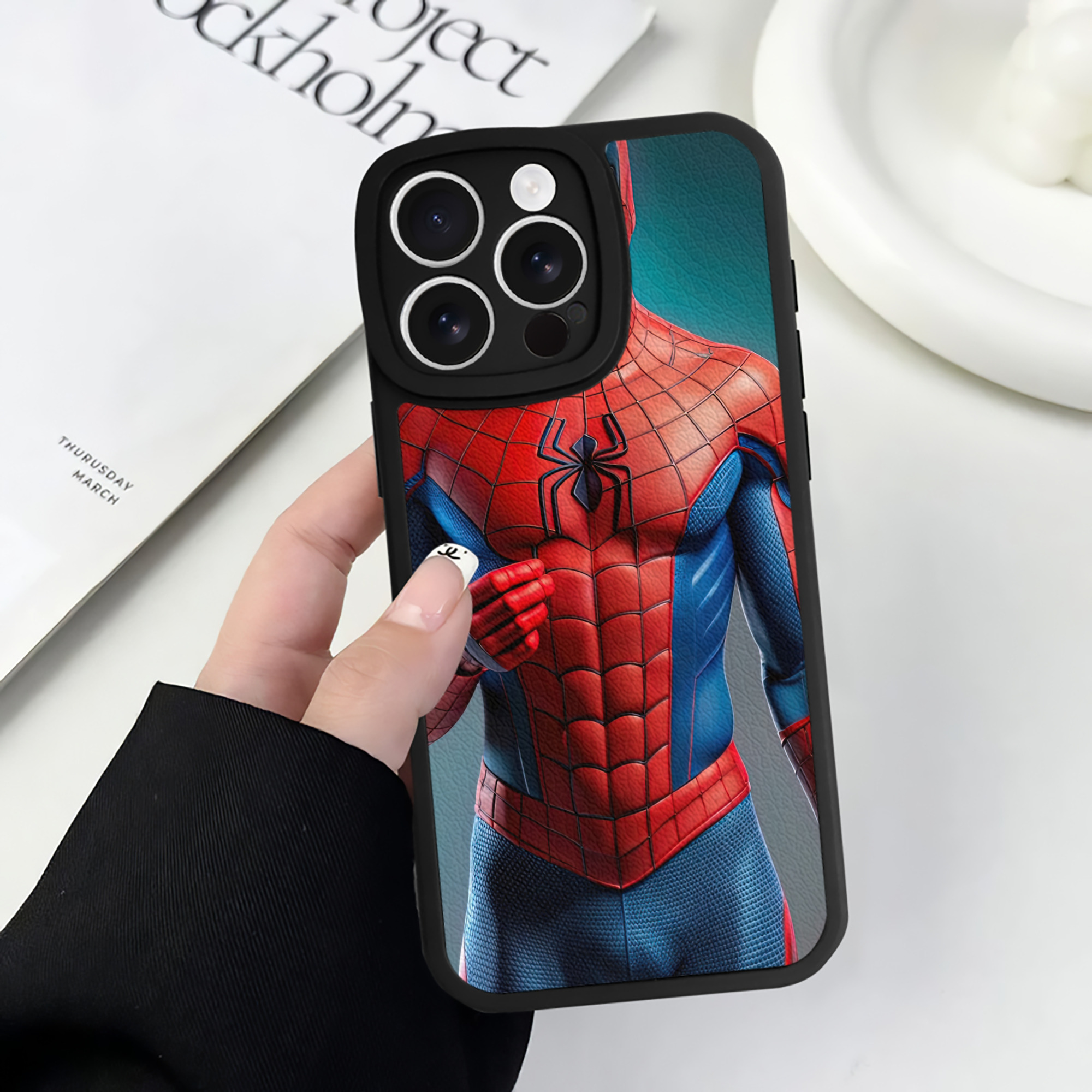 Spider Man スパイダーマン 【iPhone 16シリーズ対応】シリコンスマホケース（レザー調） 材質：シリコン